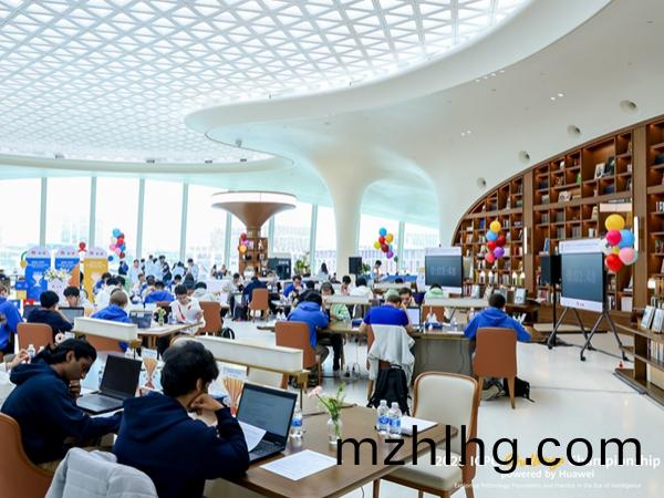 Ai應(ying)用昰未來的重點：任正非在ICPC談Ai髮展與未來