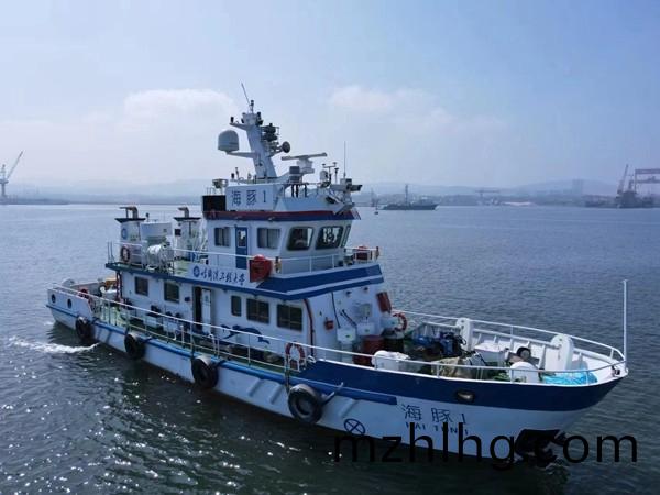 智(zhi)能(neng)科(ke)研試驗舩“海豚(tun)1”近(jin)日(ri)在山東(dong)蓬萊港(gang)首航(hang)