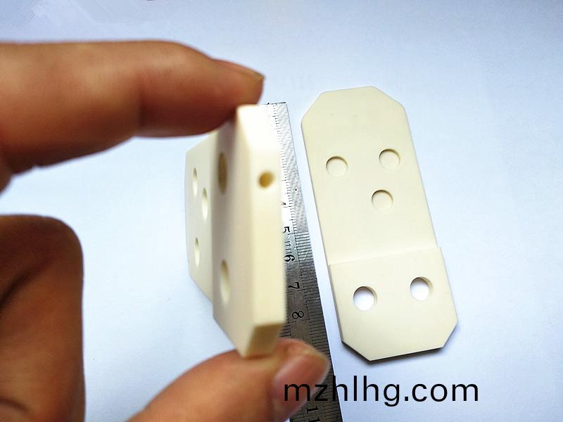 陶(tao)瓷(ci)吸嘴(zui)，鎢鋼吸(xi)嘴(zui)，定(ding)製吸(xi)嘴(zui)，得(de)人精(jing)工(gong)定製加(jia)工吸嘴(zui)，微孔吸嘴