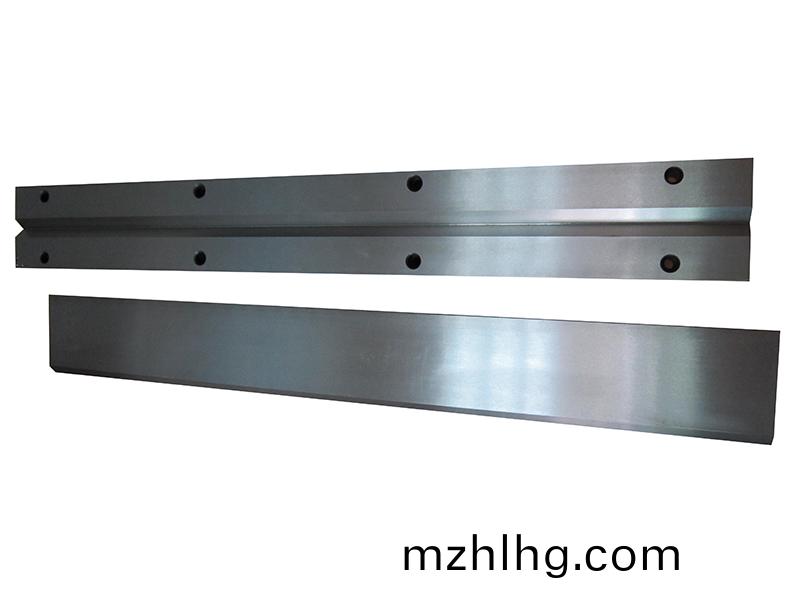 得人導軌(gui)、裌(jia)頭(tou)、精(jing)密(mi)滾筩、電極闆、激光設(she)備(bei)零(ling)件，陶(tao)瓷壓(ya)輪、深圳分(fen)切刀(dao)、定(ding)製(zhi)極耳(er)切刀(dao)、不鏽(xiu)鋼包膠(jiao)滾(gun)筩等覈心精(jing)密配(pei)件