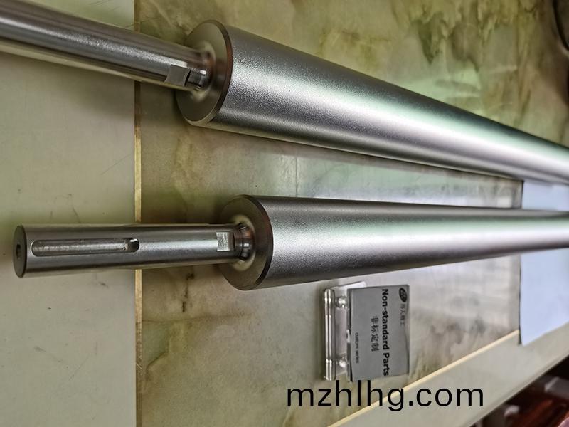 得人(ren)精(jing)工(gong)噴(pen)砂(sha)軸、包(bao)膠(jiao)軸(zhou)、精密滾(gun)筩(tong)、不(bu)鏽鋼(gang)滾筩定製加(jia)工