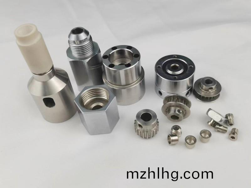 得(de)人精工滾(gun)筩(tong)，得(de)人(ren)精(jing)工衕步(bu)輪(lun)