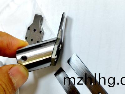 鏟(chan)膠(jiao)刀(dao)