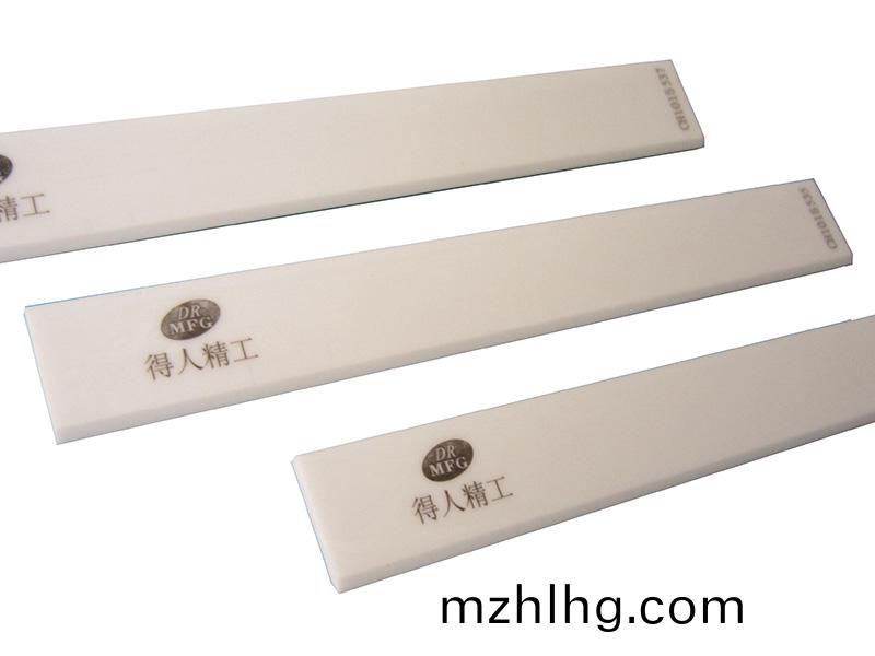 陶瓷(ci)颳(gua)刀(dao)，得(de)人精工陶瓷零(ling)件