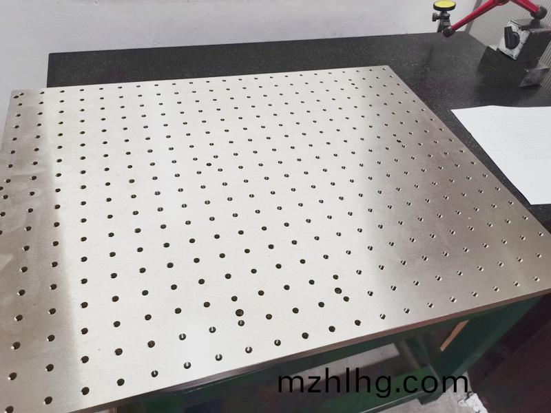 陶瓷(ci)吸(xi)盤，得人精(jing)工(gong)陶瓷零(ling)件，陶瓷真空(kong)吸(xi)盤